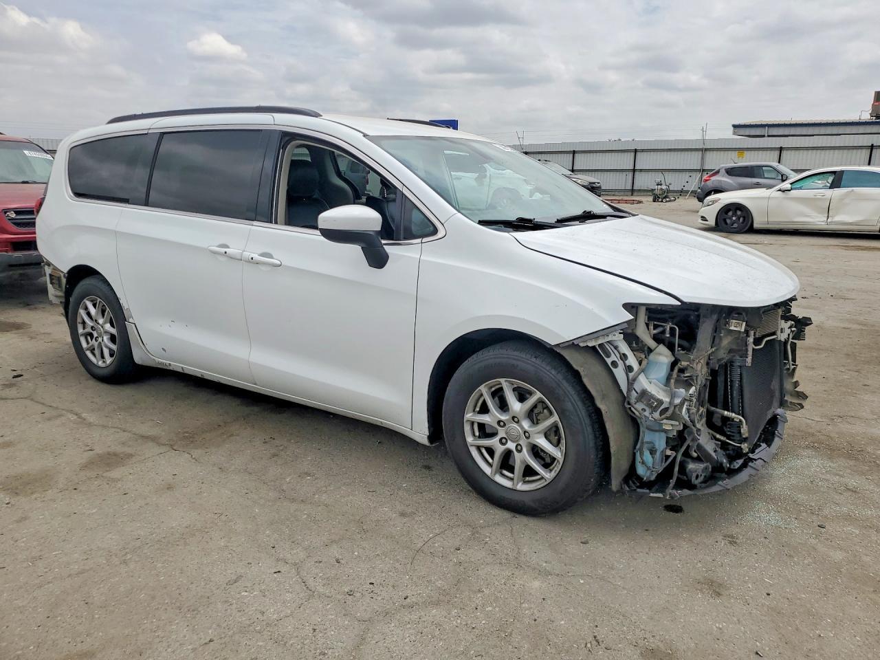 2020 CHRYSLER Voyager