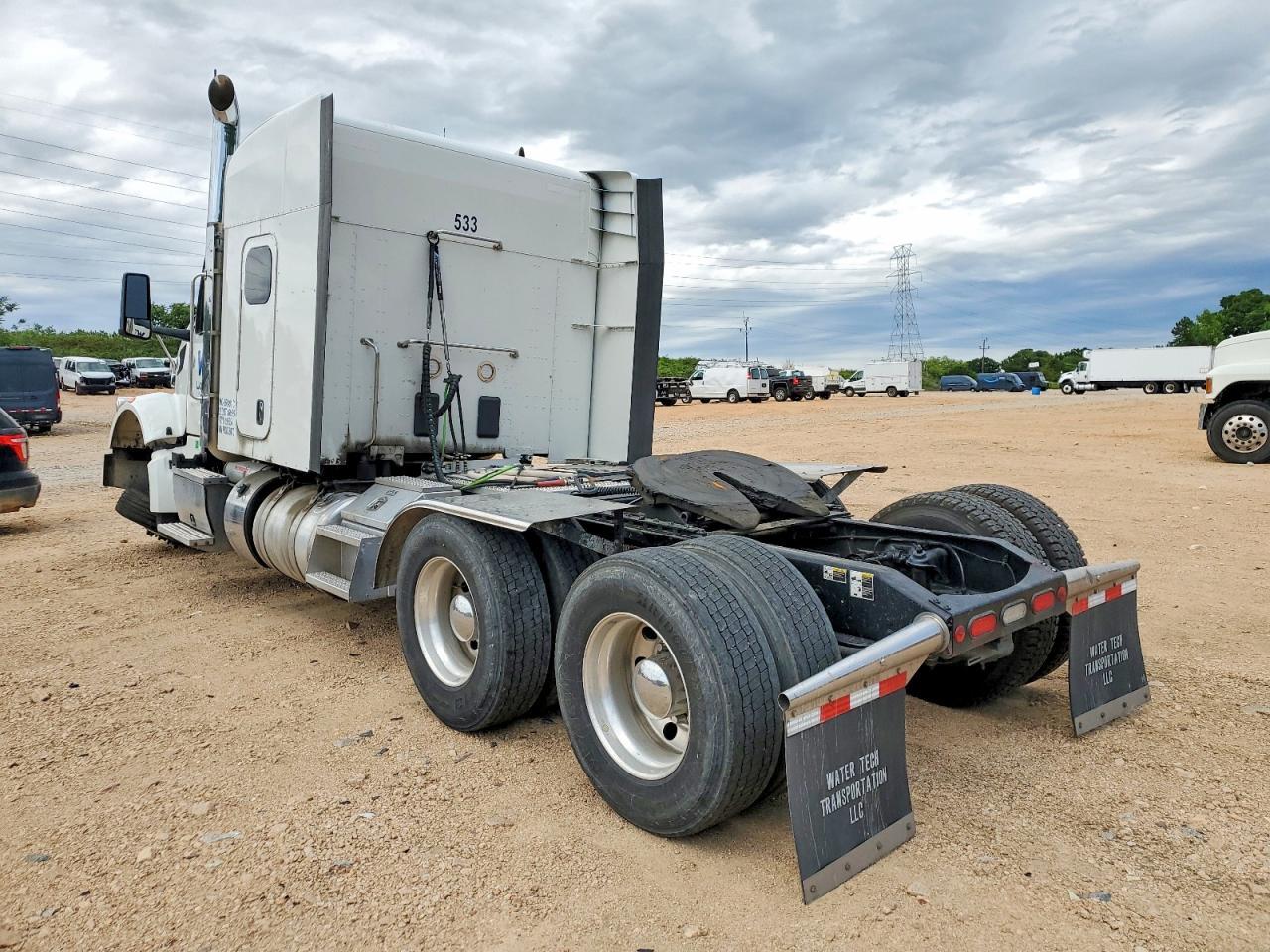 2023 PETERBILT 567