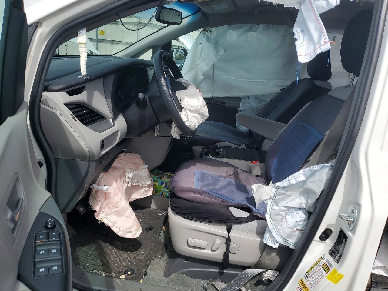 2016 TOYOTA SIENNA