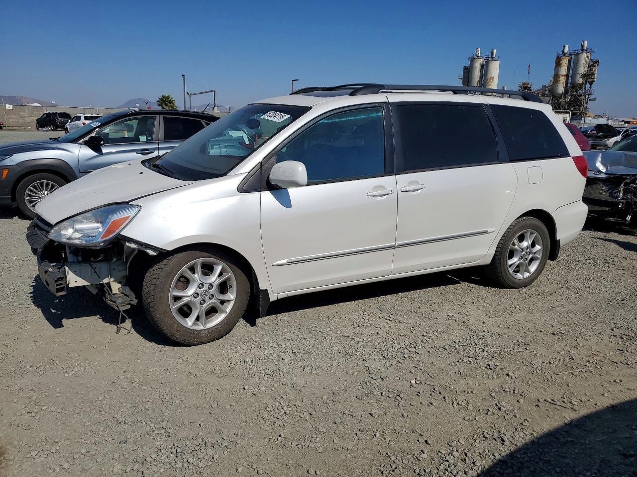 2004 TOYOTA SIENNA