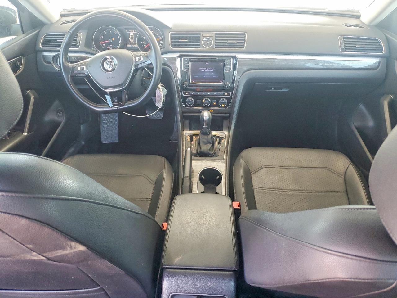 2016 VOLKSWAGEN Passat