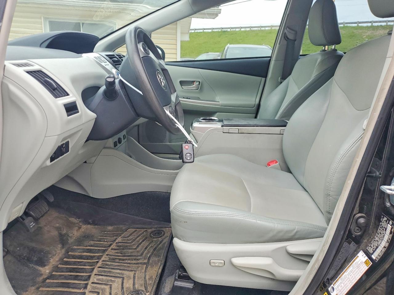 2012 TOYOTA PRIUS V