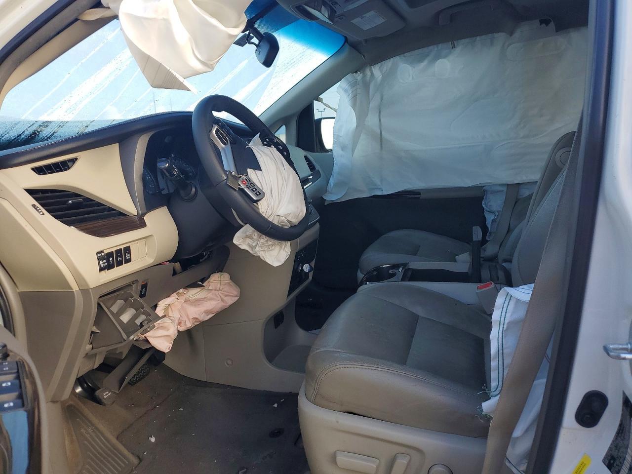 2017 TOYOTA SIENNA