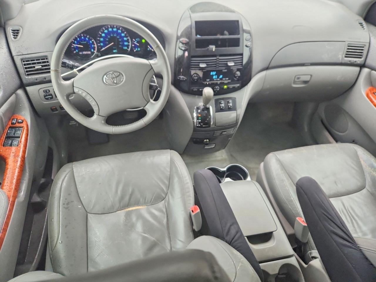 2009 TOYOTA SIENNA