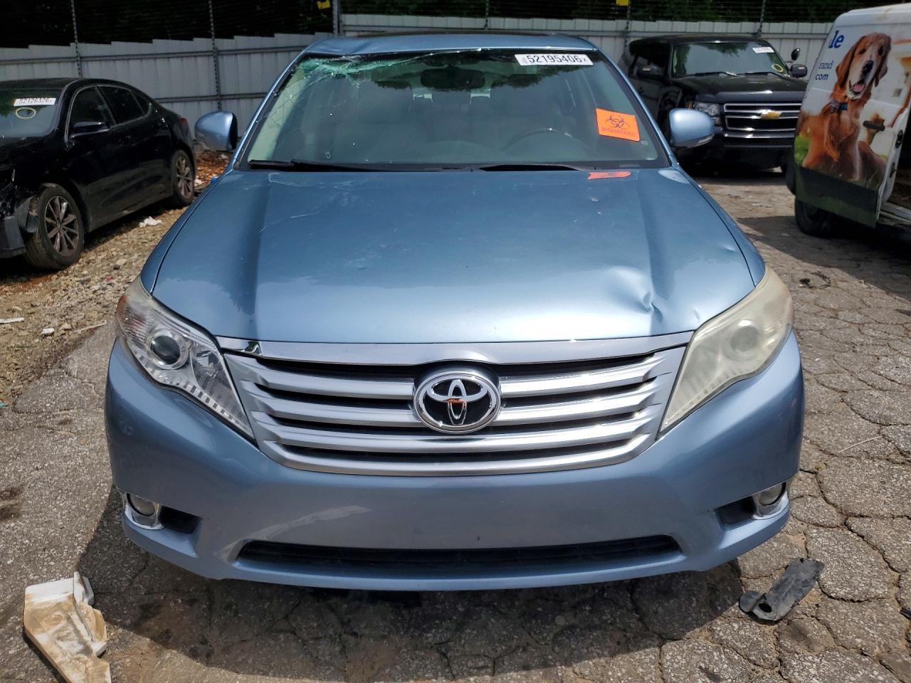 2011 TOYOTA Avalon