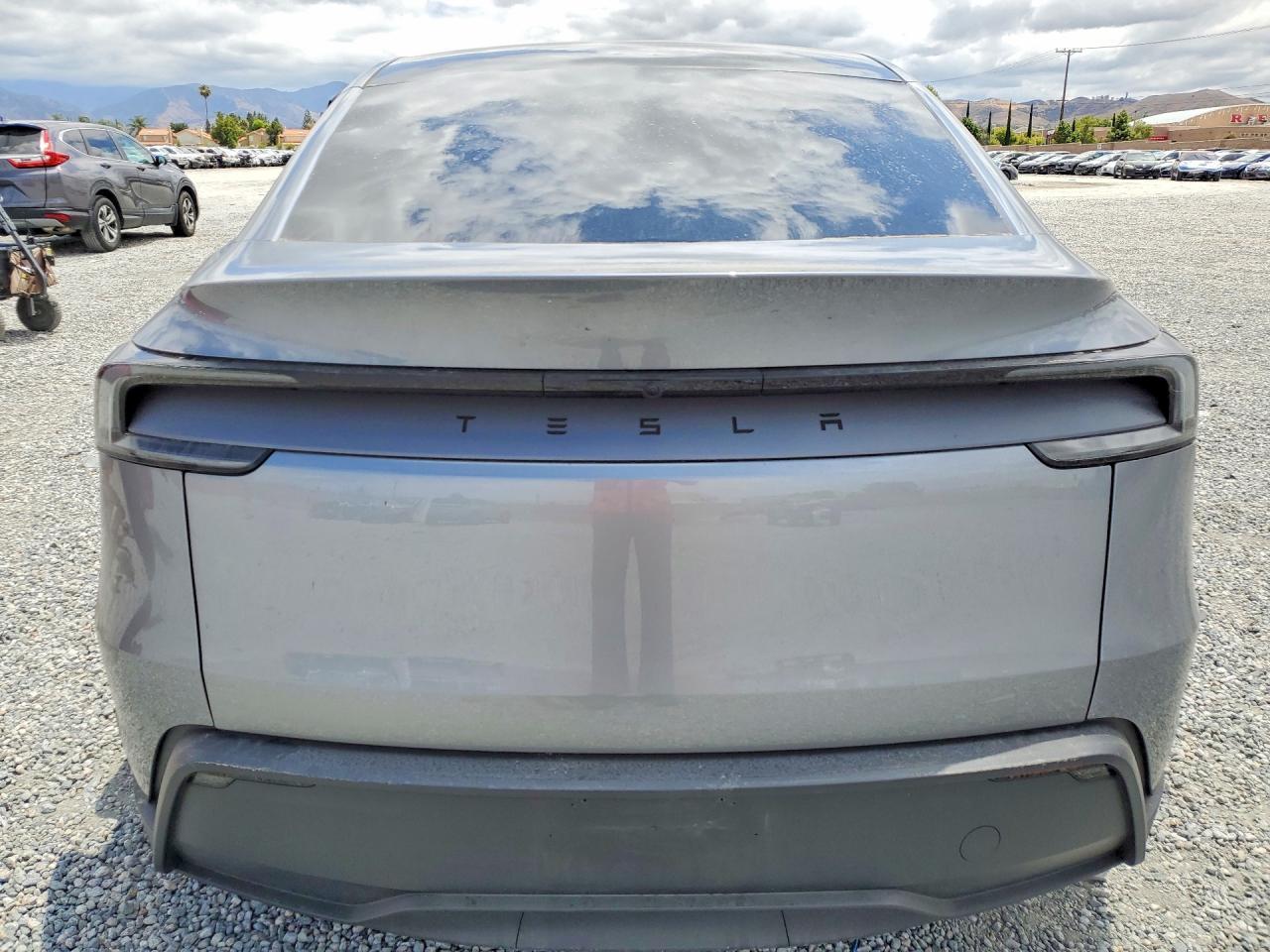 2026 TESLA MODEL Y