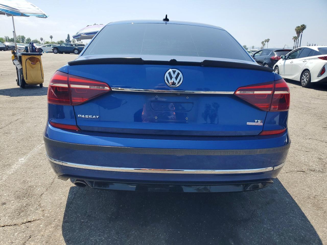 2017 VOLKSWAGEN Passat