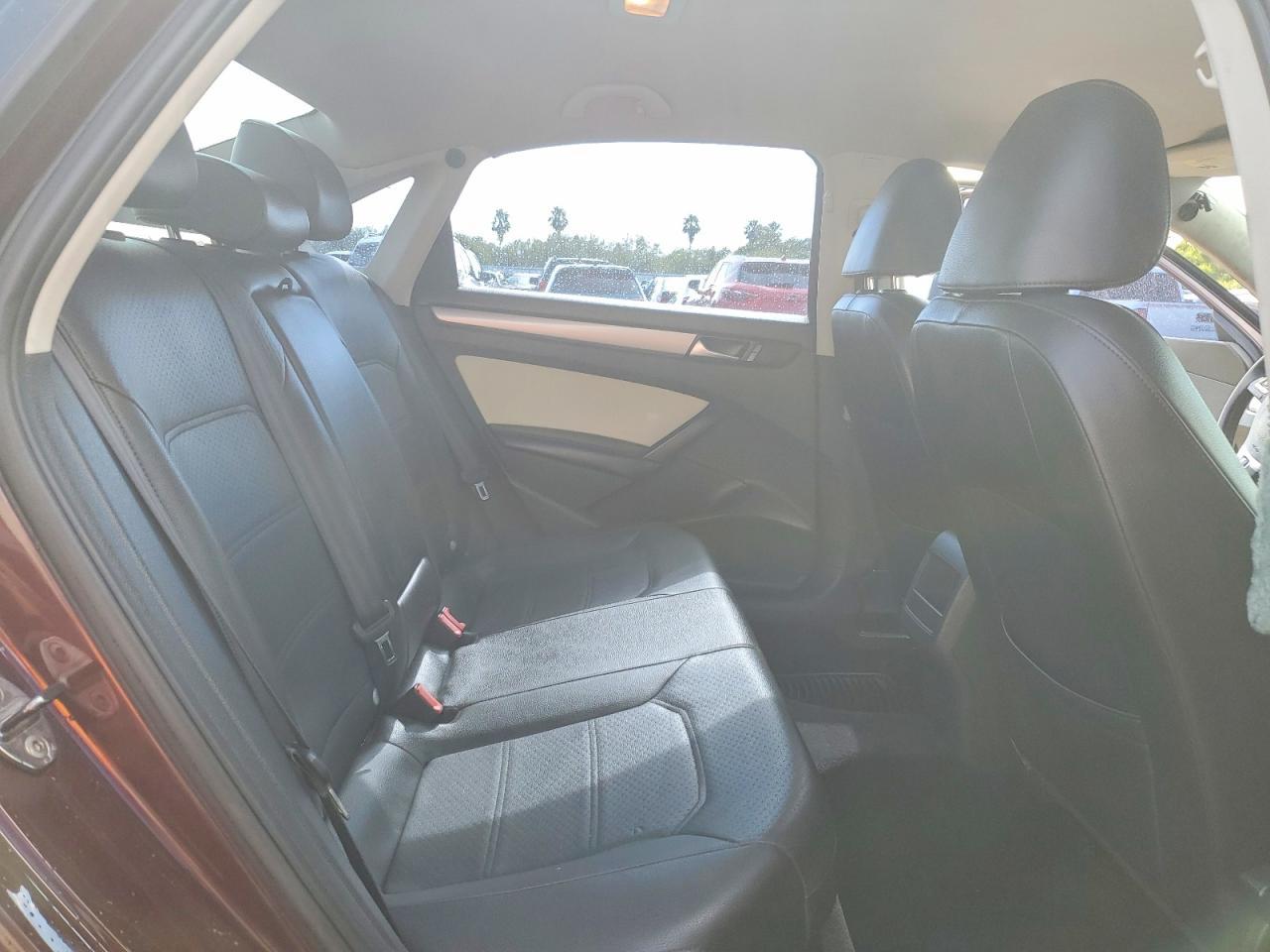 2014 VOLKSWAGEN Passat