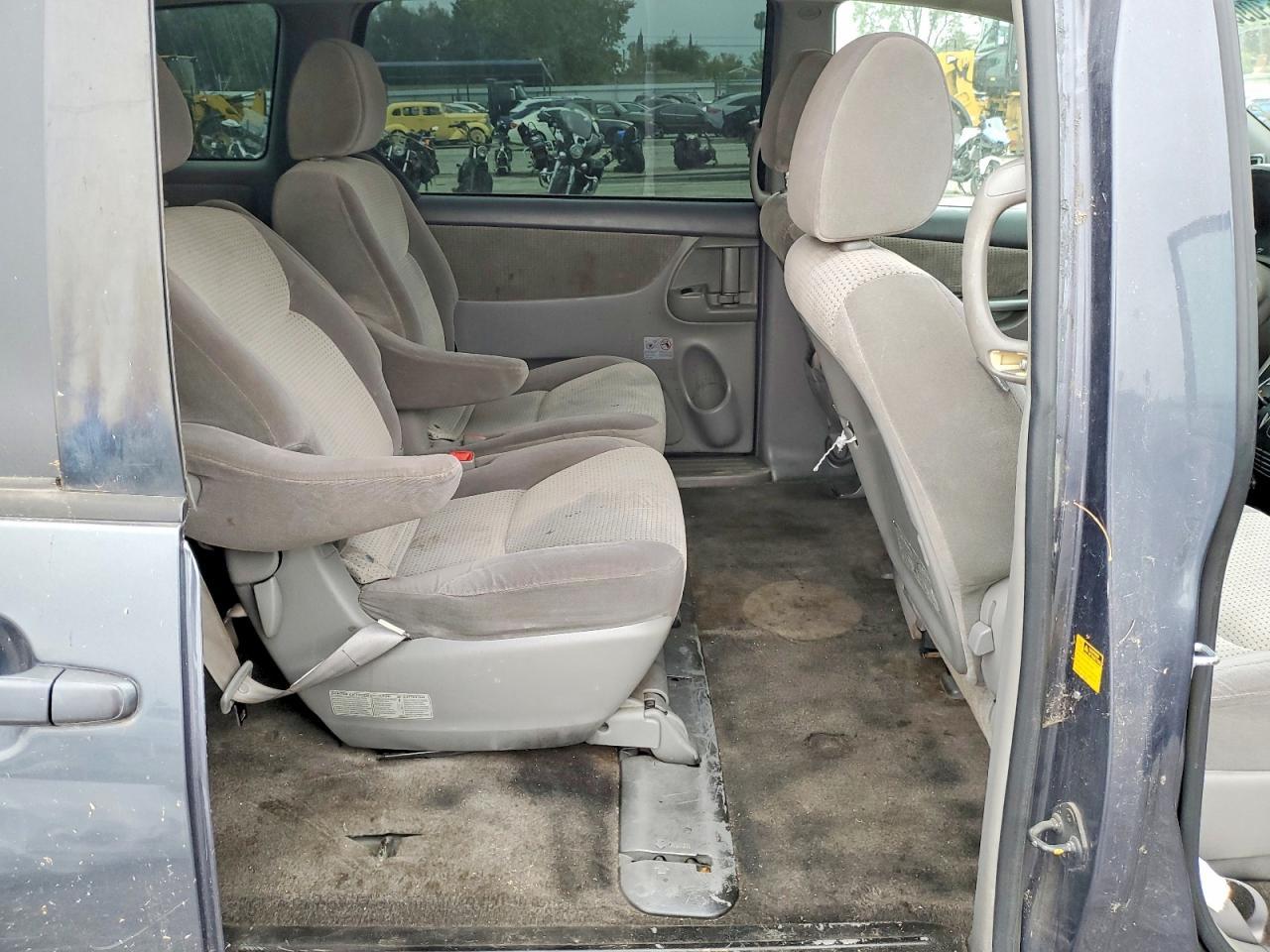 2009 TOYOTA SIENNA
