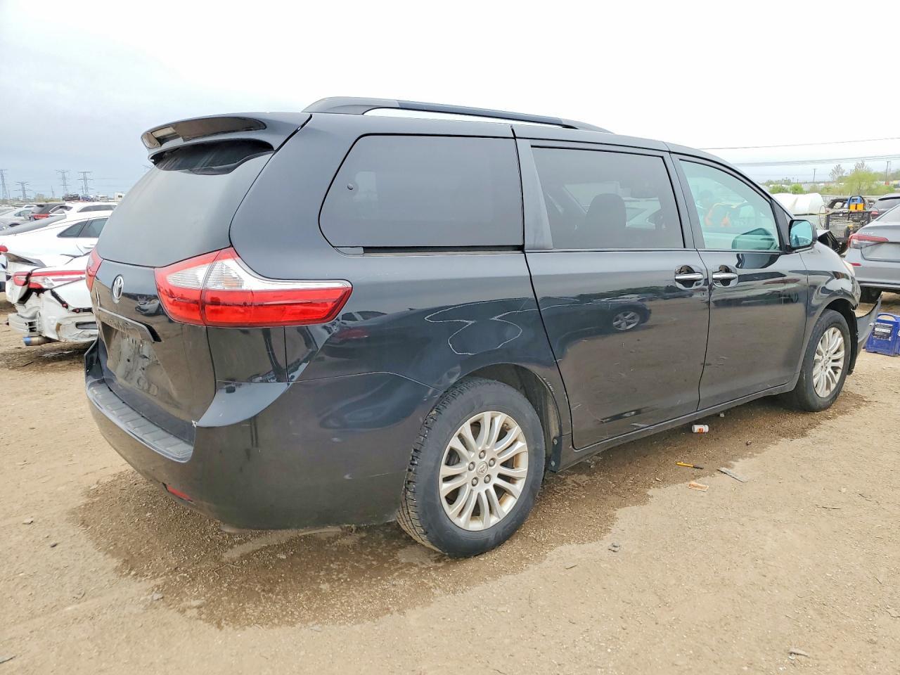2015 TOYOTA SIENNA