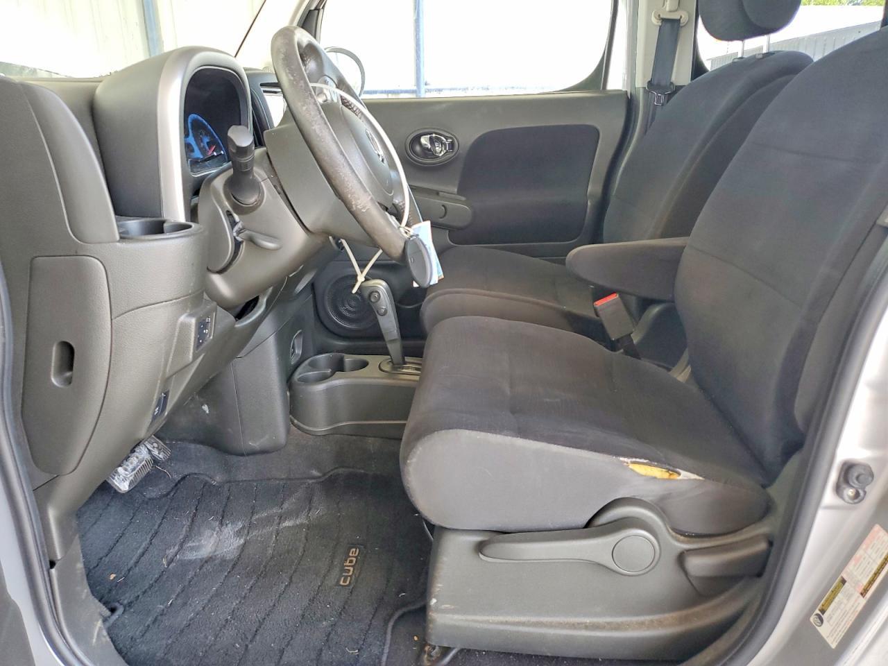 2010 NISSAN CUBE