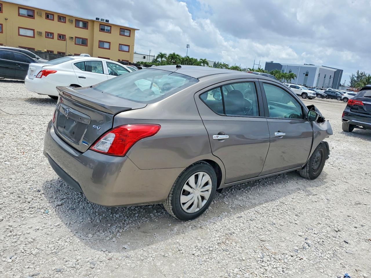 2016 NISSAN VERSA
