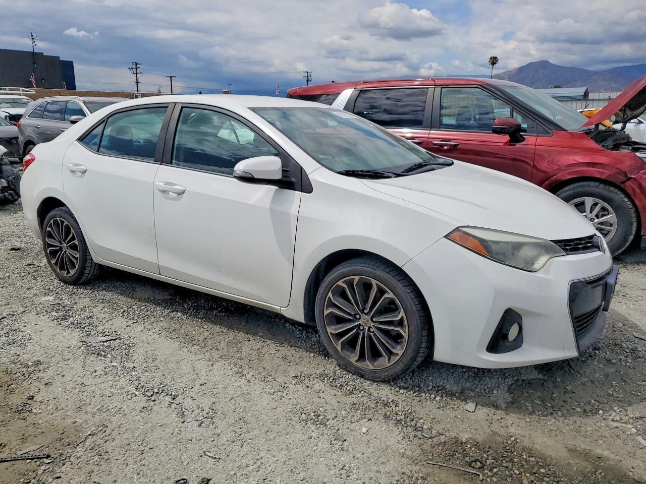 2015 TOYOTA COROLLA