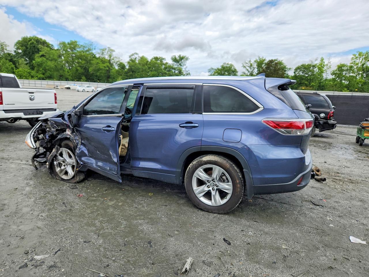 2016 TOYOTA HIGHLANDER