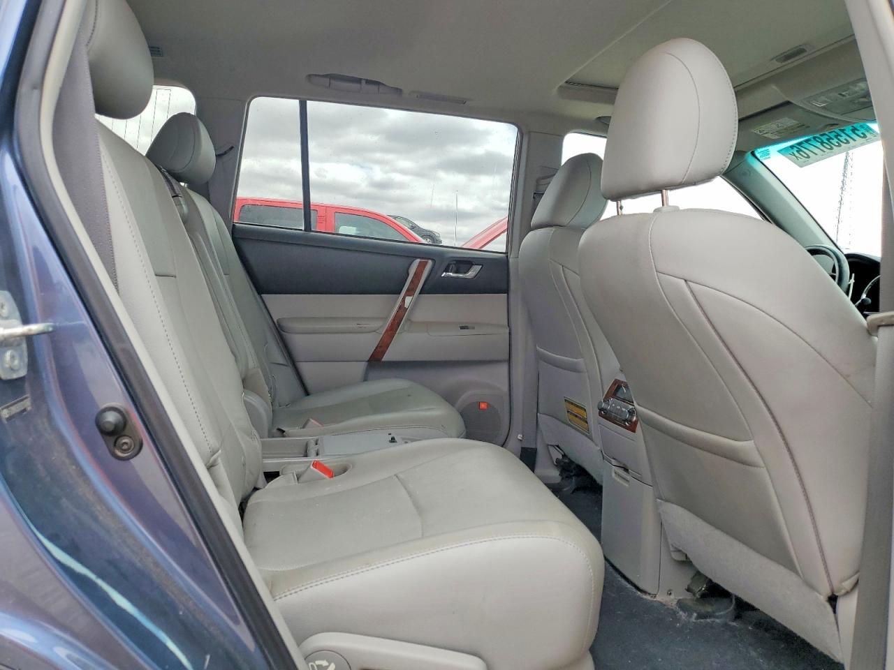 2013 TOYOTA HIGHLANDER