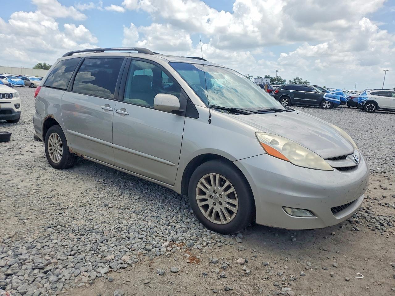 2009 TOYOTA SIENNA