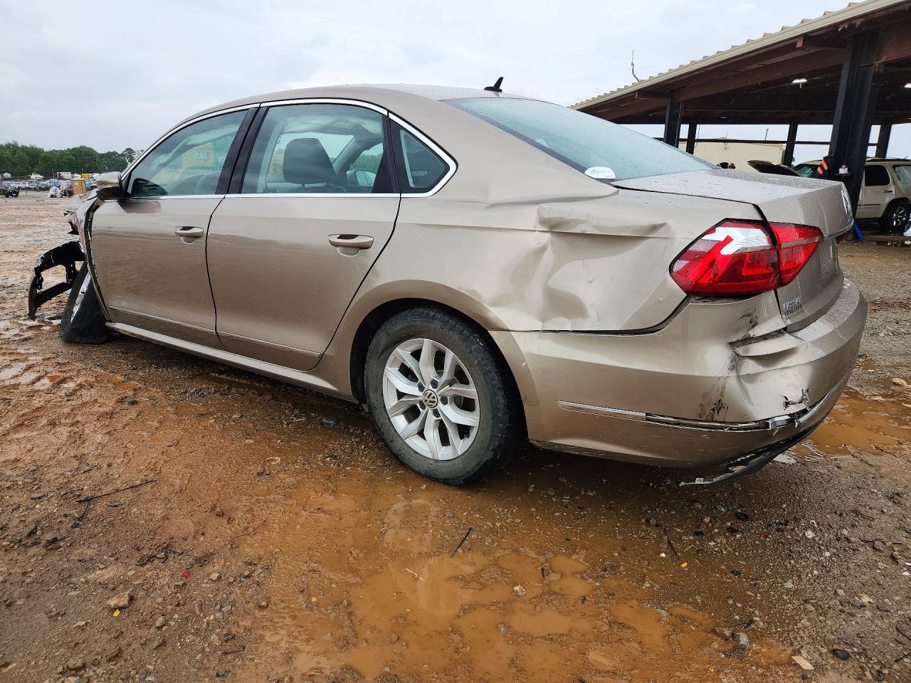 2016 VOLKSWAGEN Passat