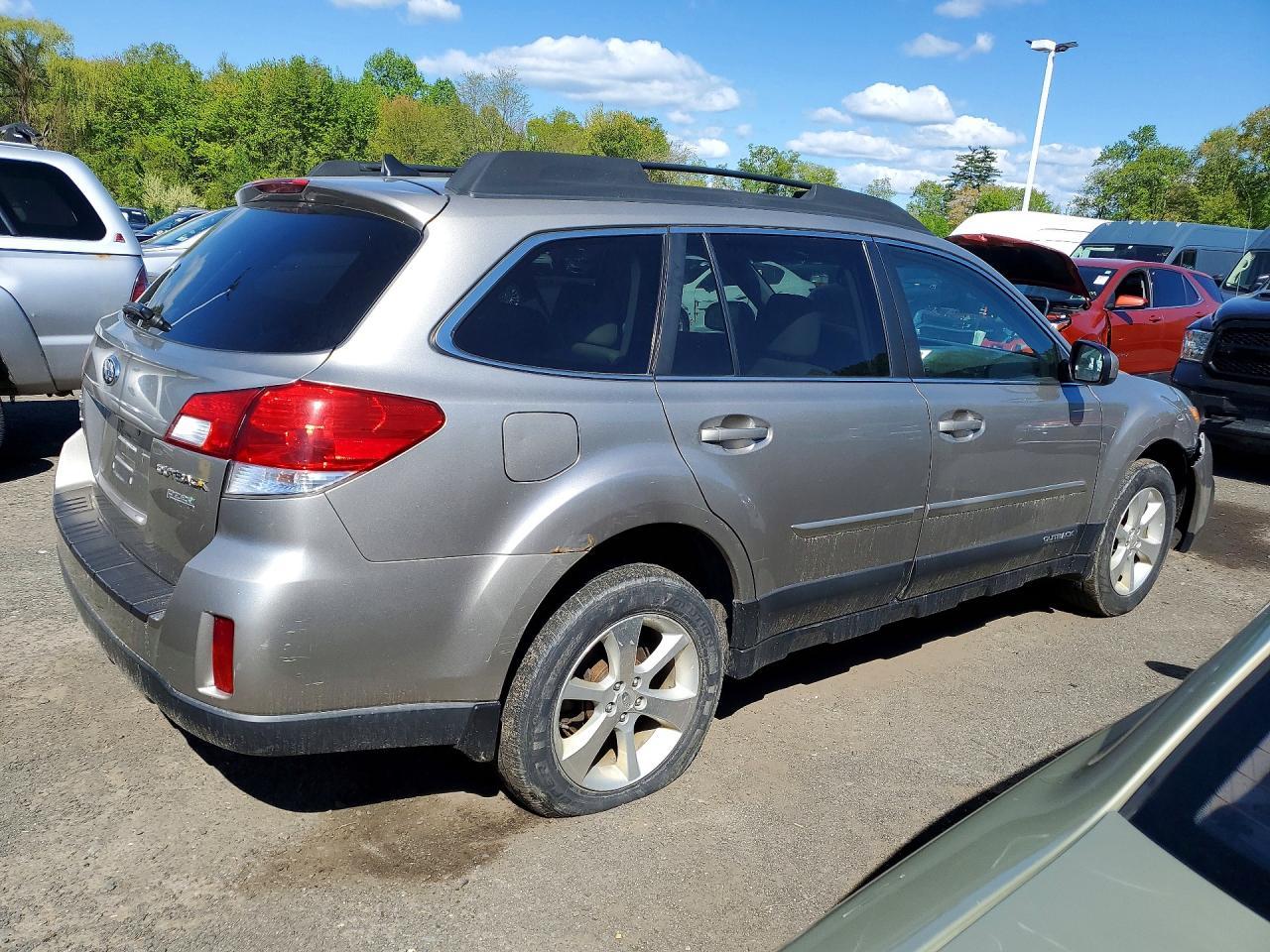 2014 SUBARU Outback