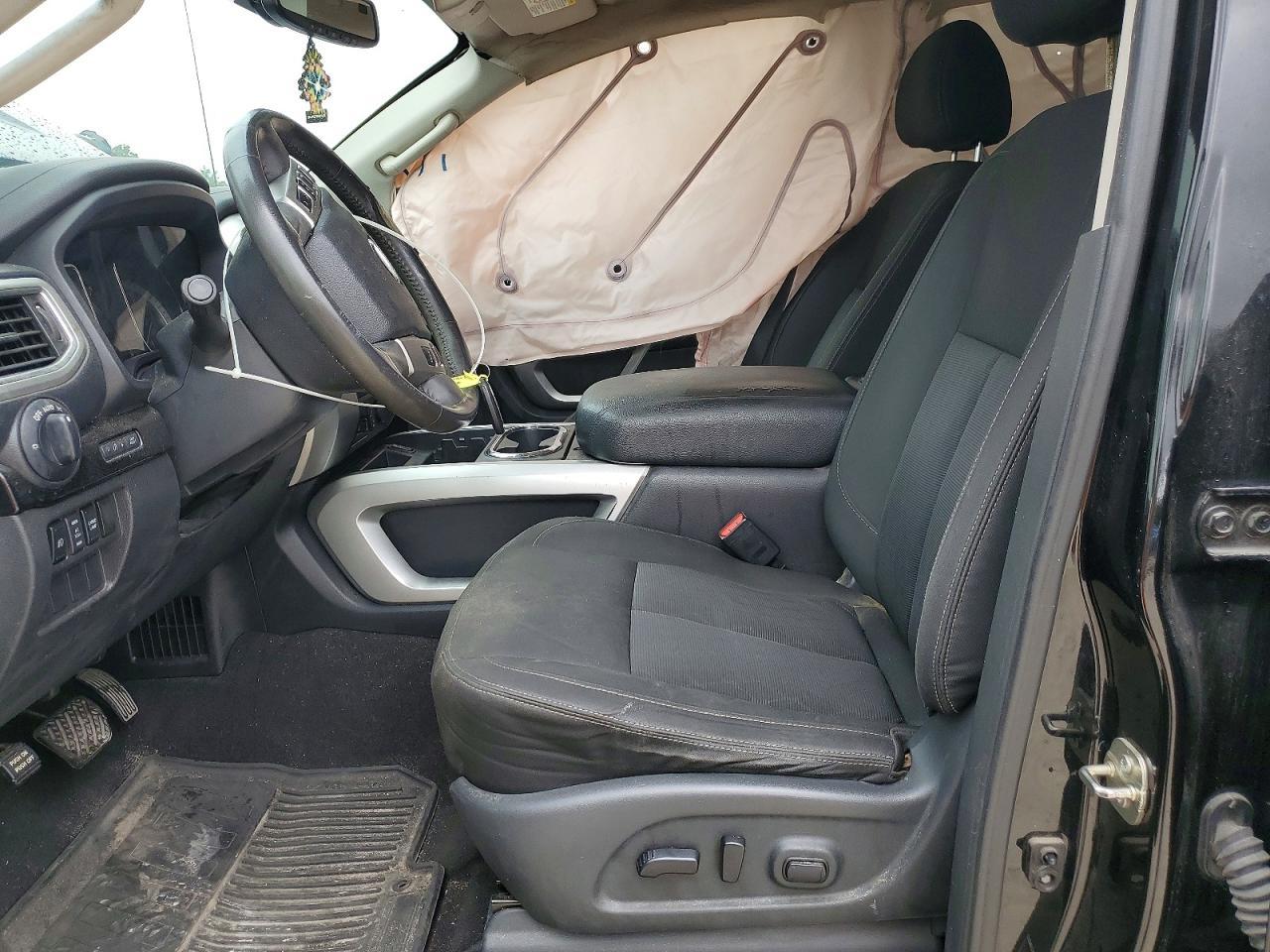 2017 NISSAN Titan
