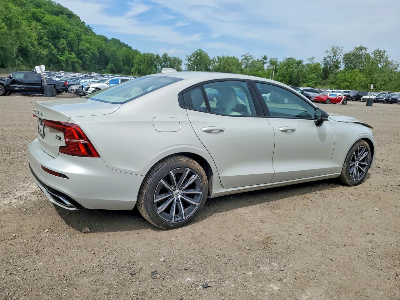 2022 VOLVO S60