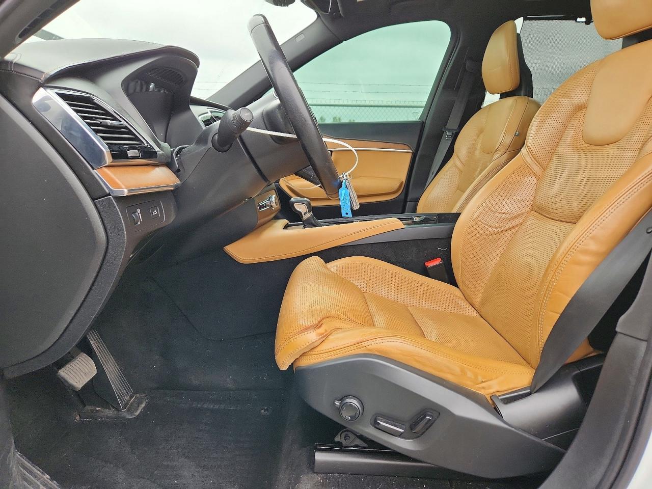 2017 VOLVO XC90