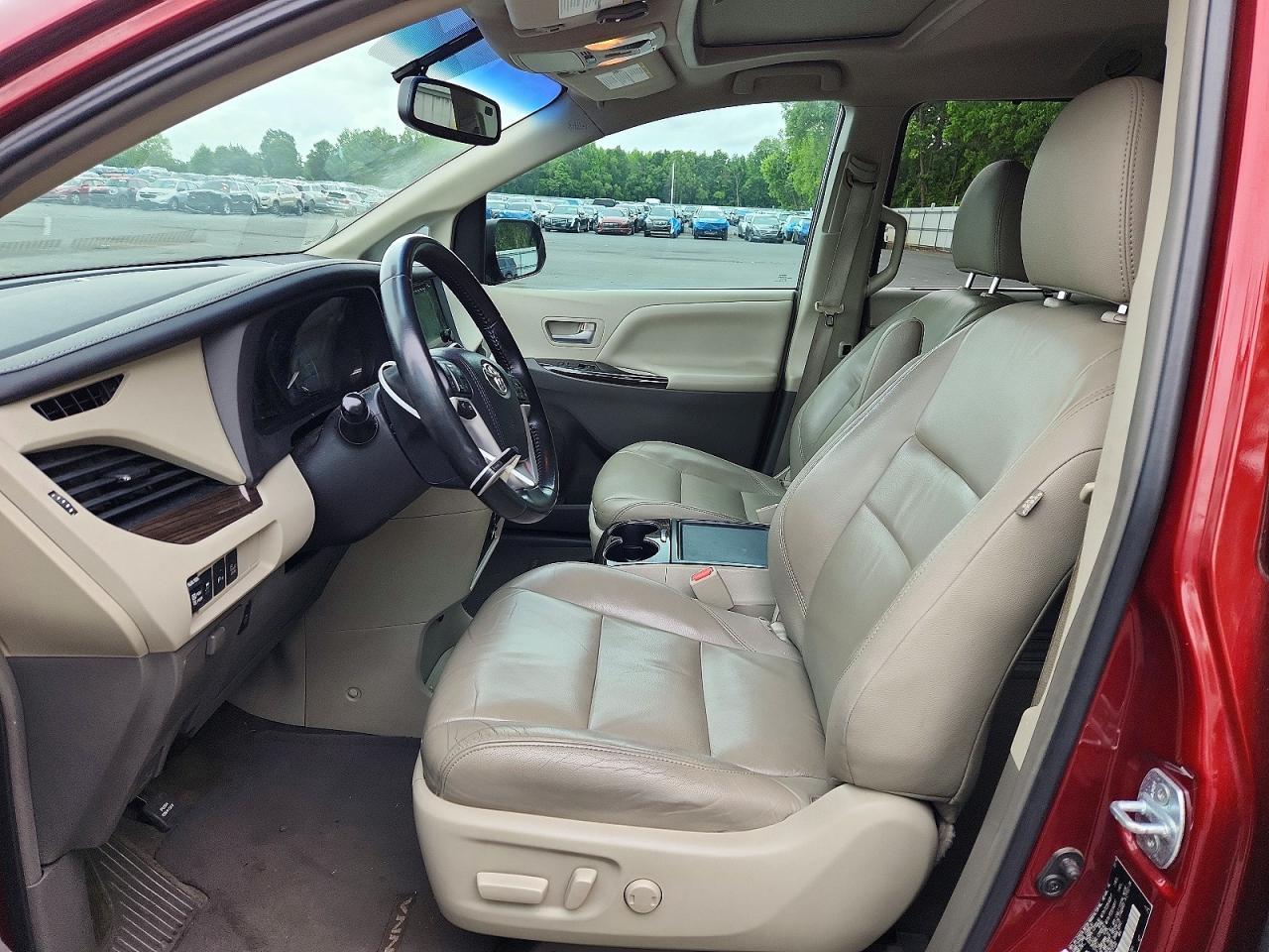 2016 TOYOTA SIENNA