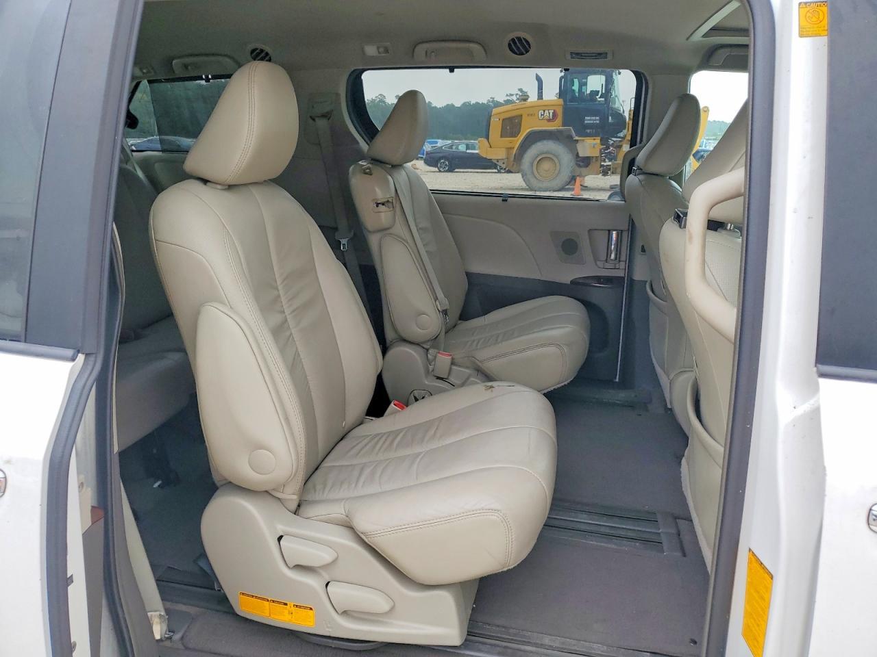 2012 TOYOTA SIENNA