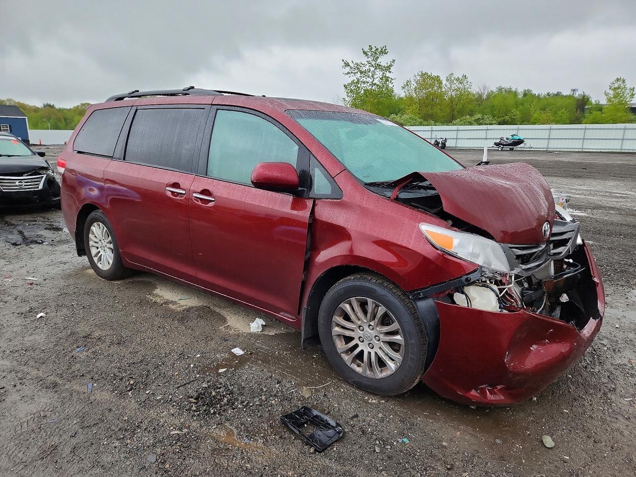2012 TOYOTA SIENNA