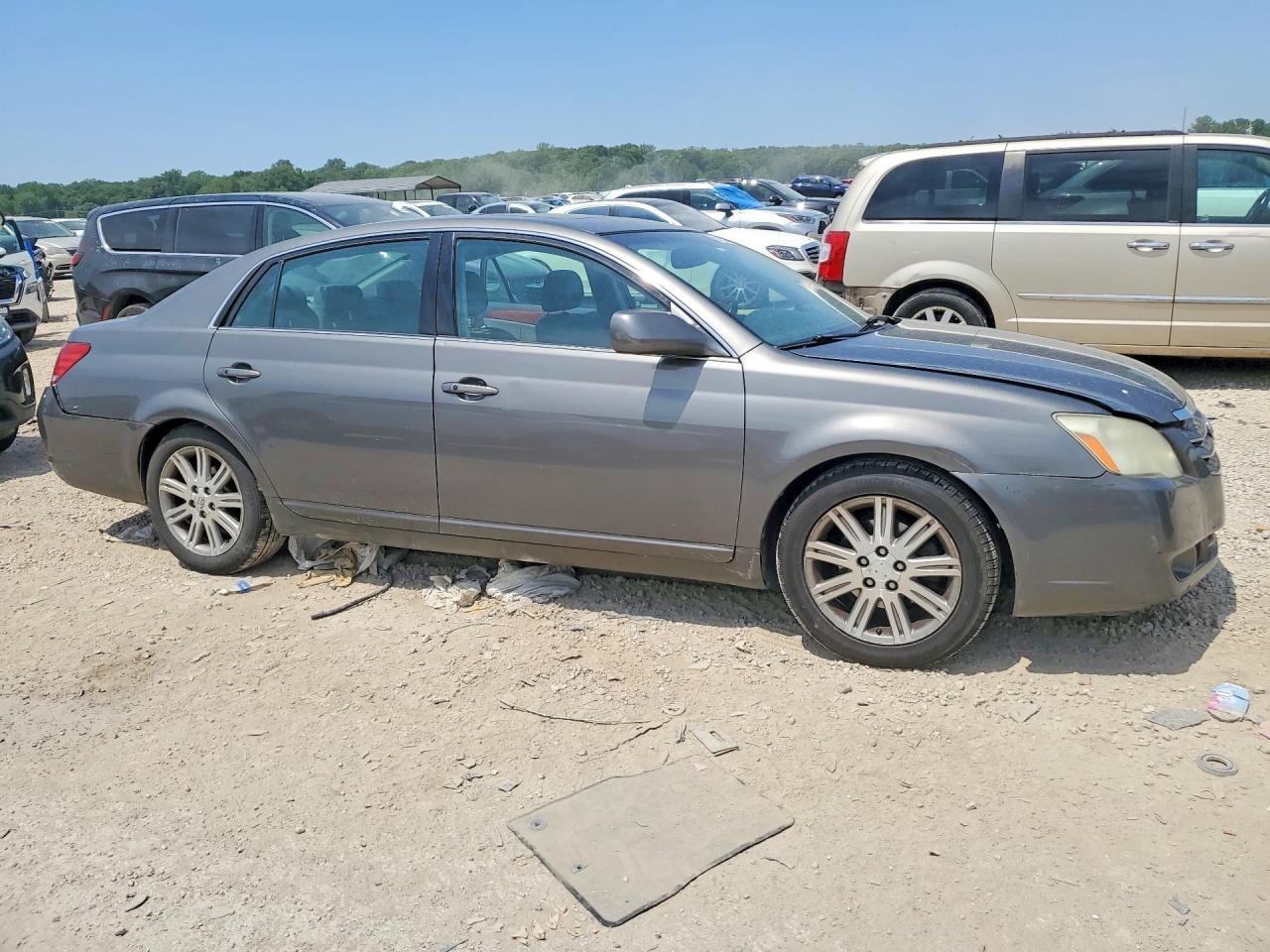 2005 TOYOTA Avalon