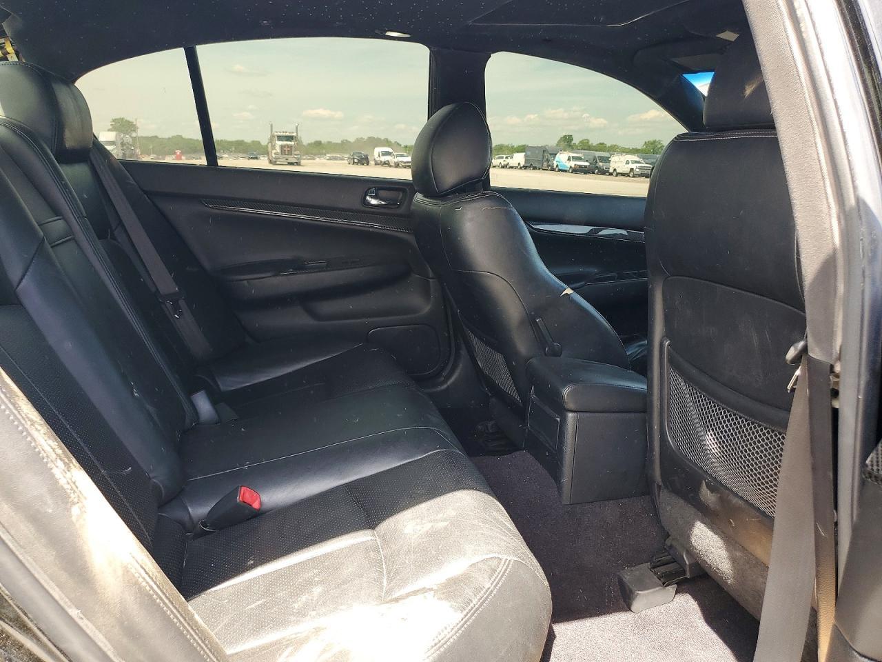 2011 INFINITI G37