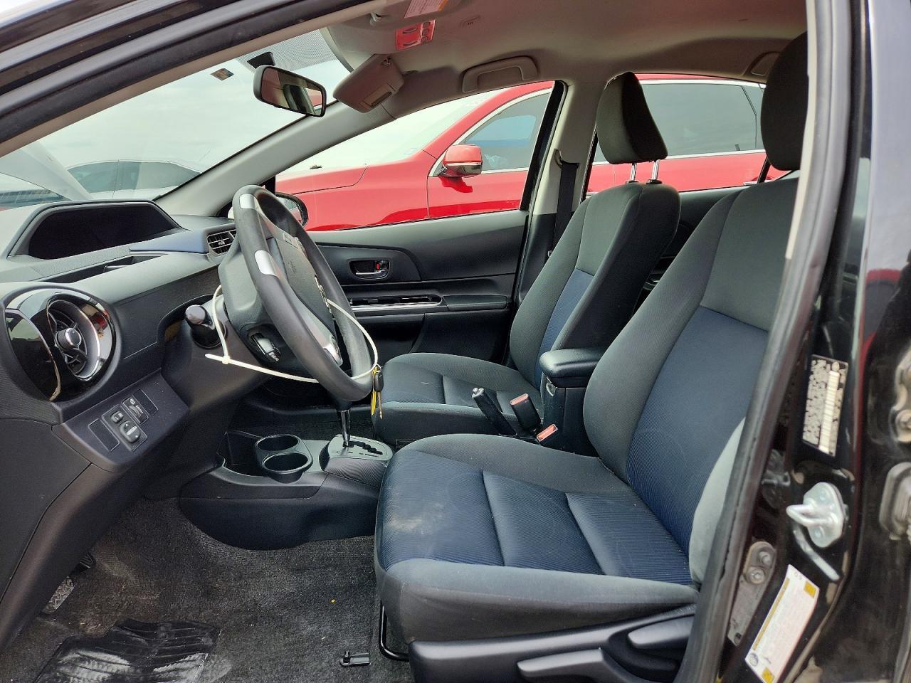 2016 TOYOTA Prius c