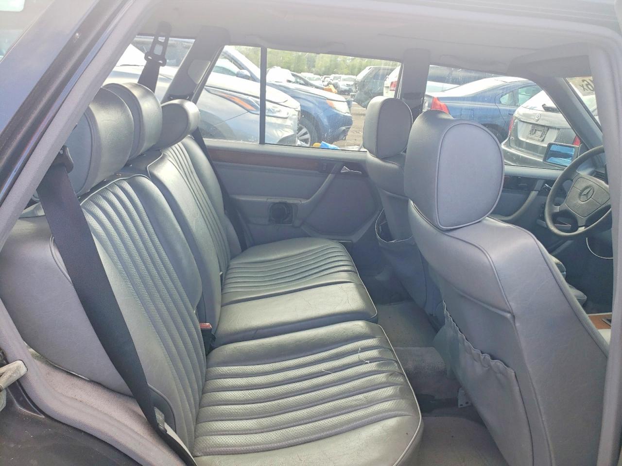 1994 MERCEDES-BENZ E-Class