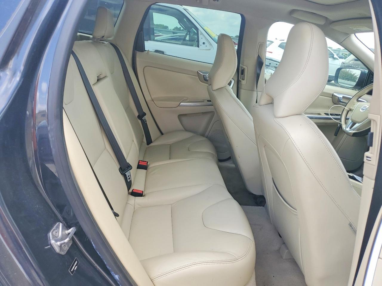 2015 VOLVO XC60