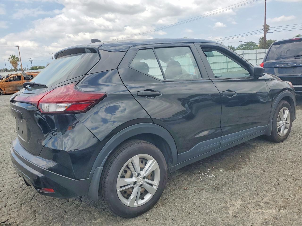 2023 NISSAN KICKS