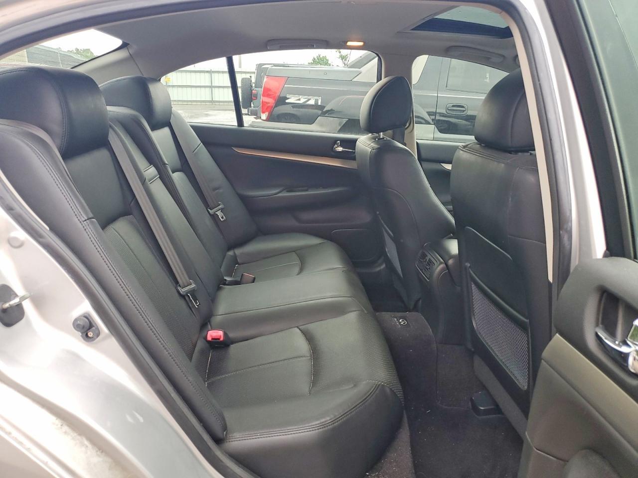2011 INFINITI G37