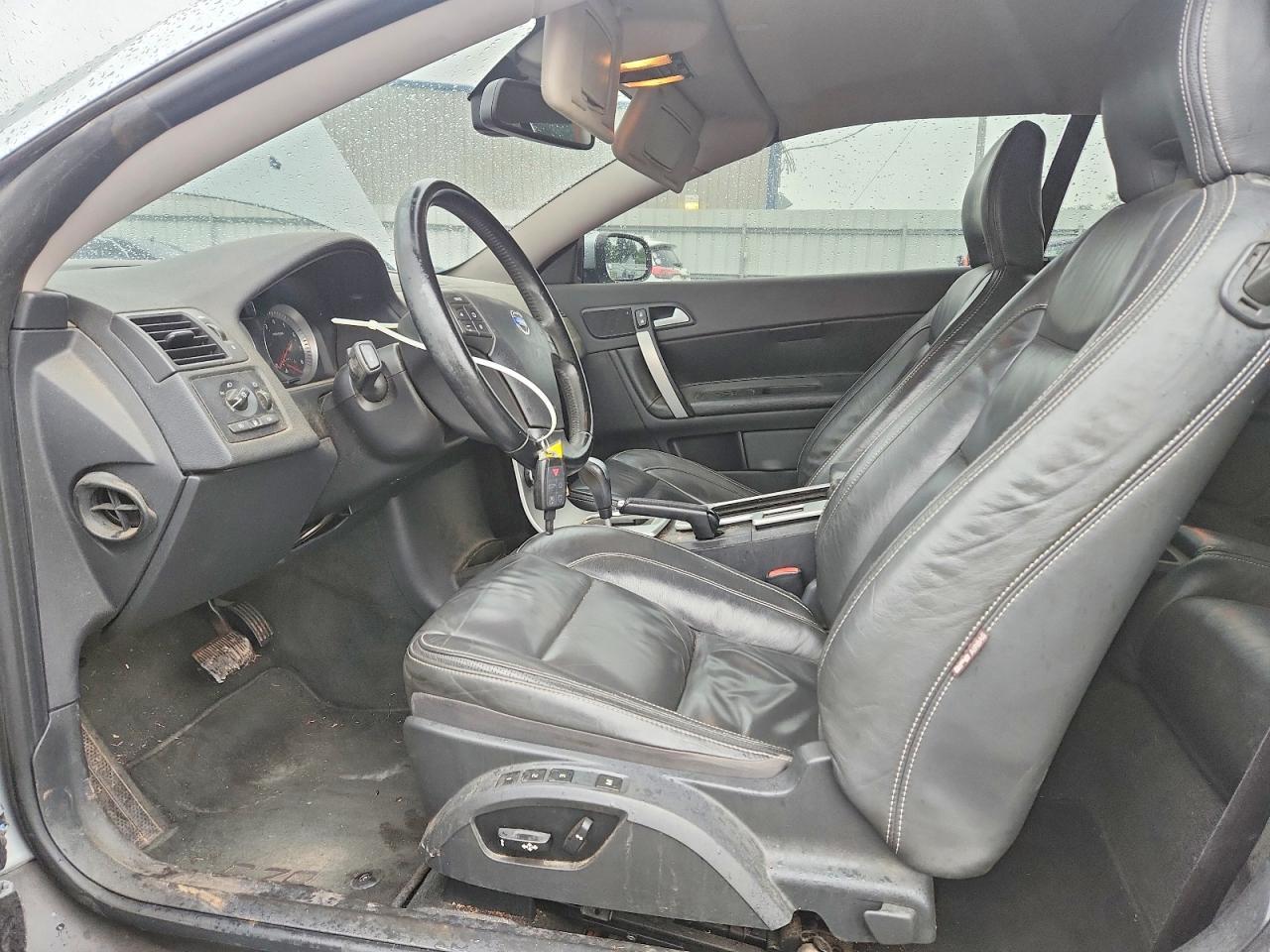 2011 VOLVO C70