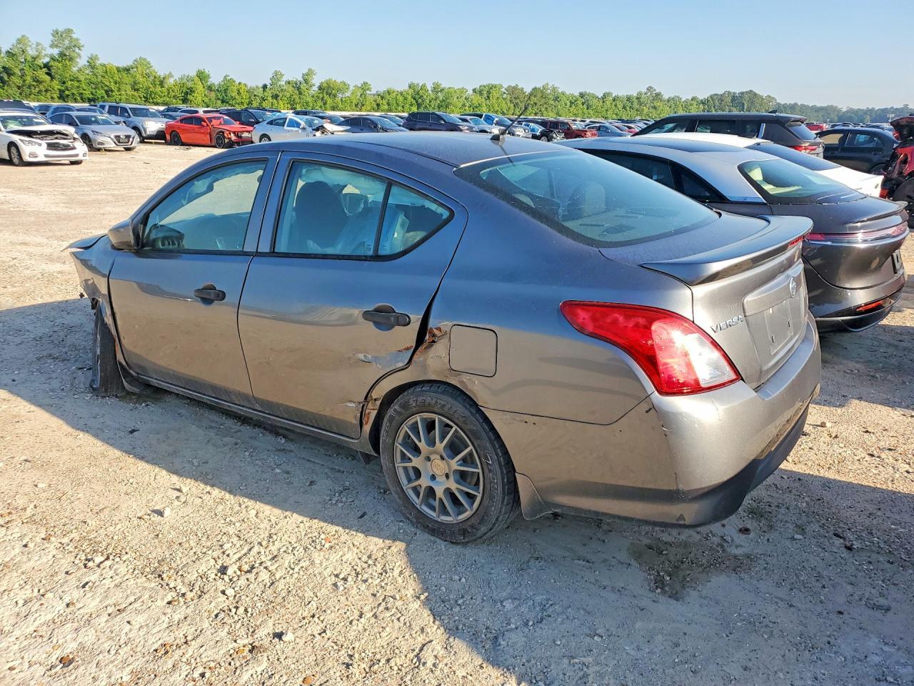 2017 NISSAN VERSA