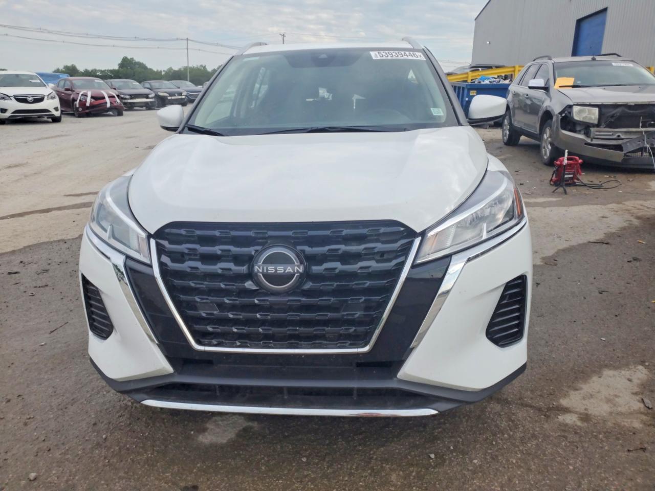 2024 NISSAN KICKS