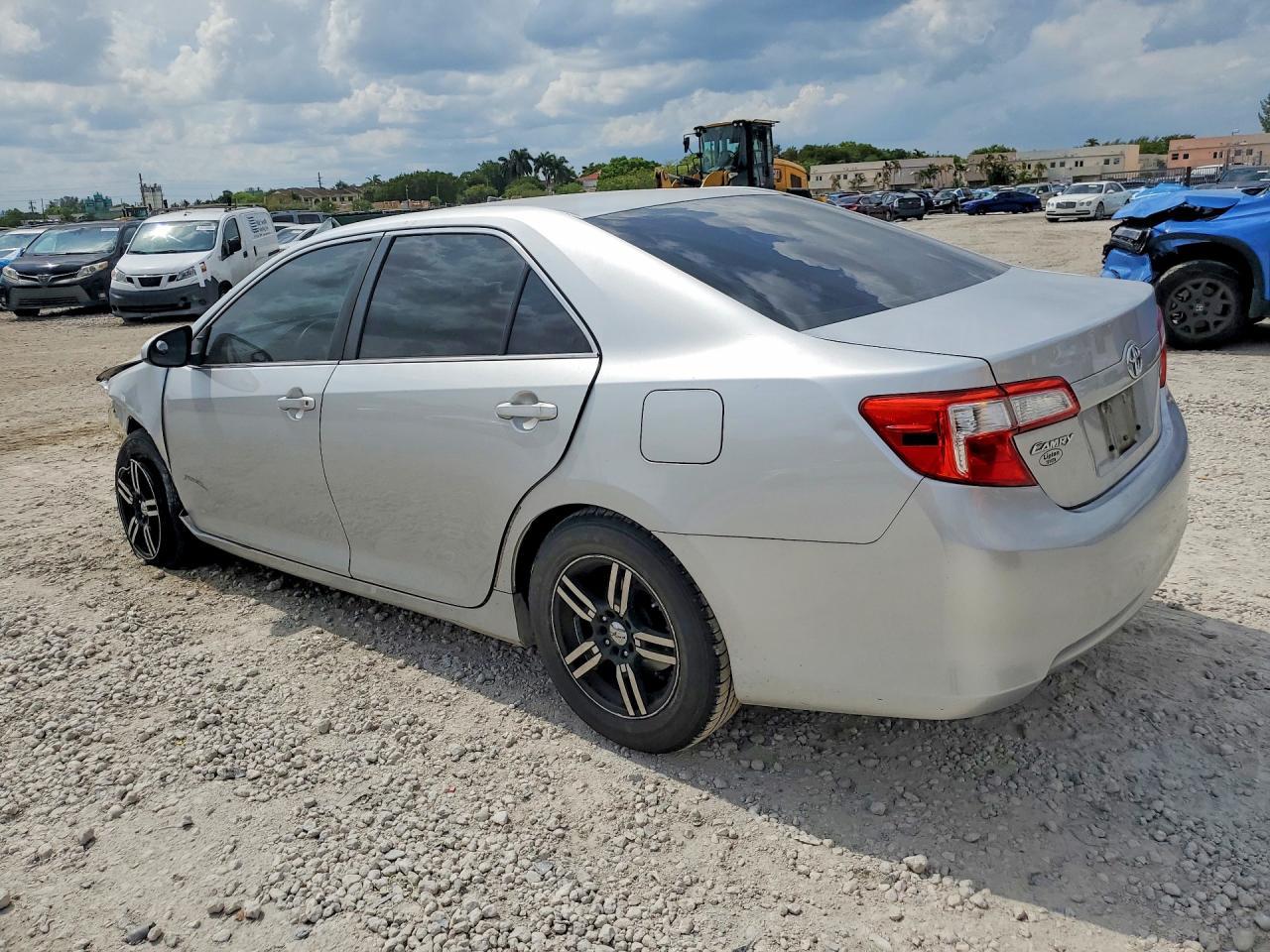 2014 TOYOTA CAMRY
