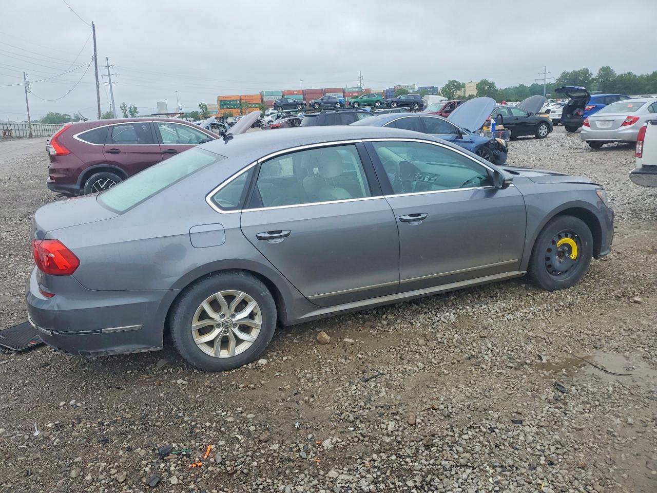 2016 VOLKSWAGEN Passat