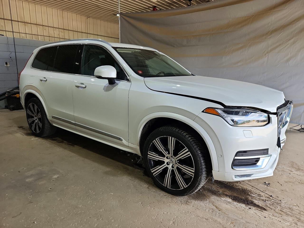 2022 VOLVO XC90