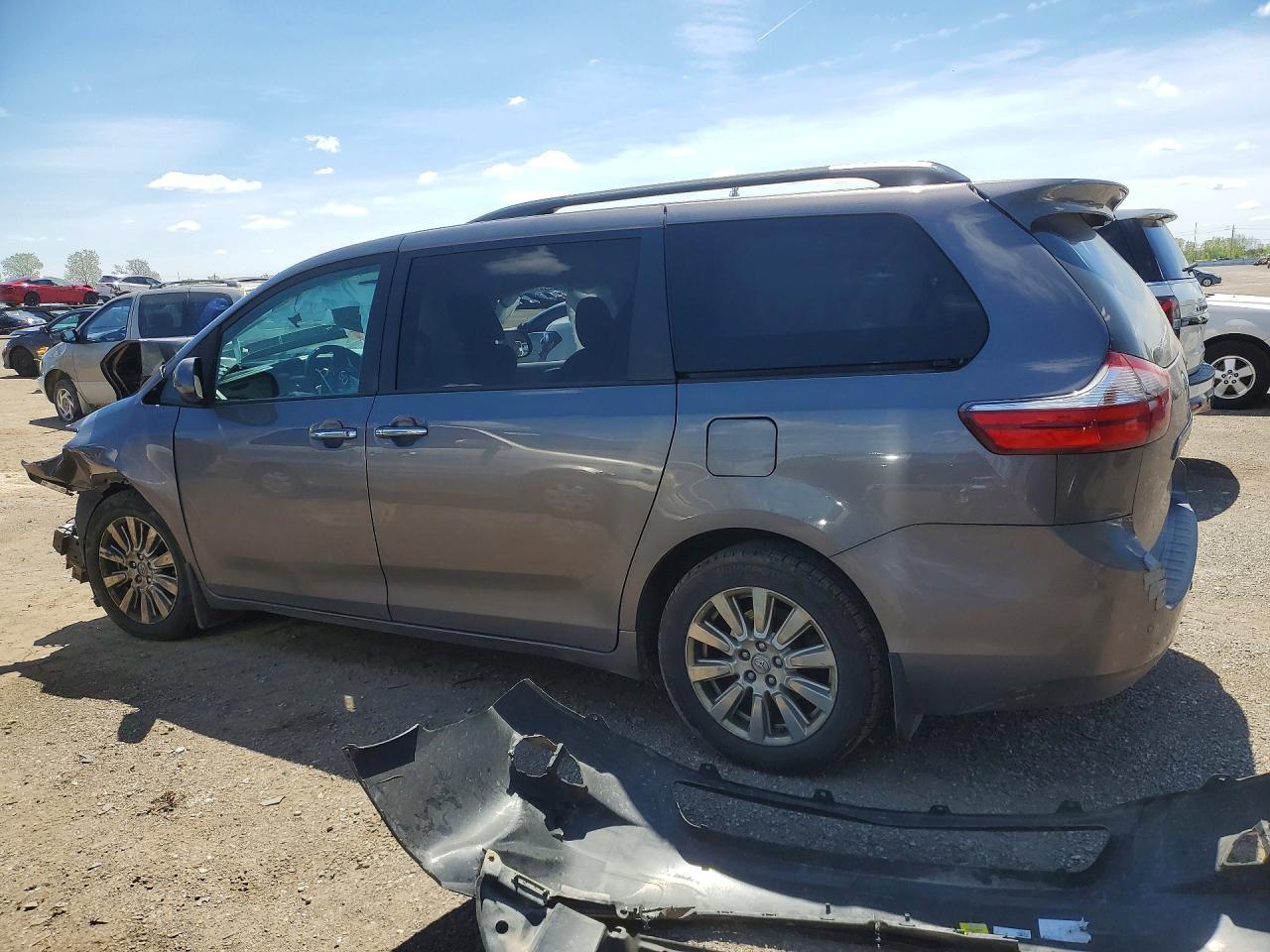 2017 TOYOTA SIENNA
