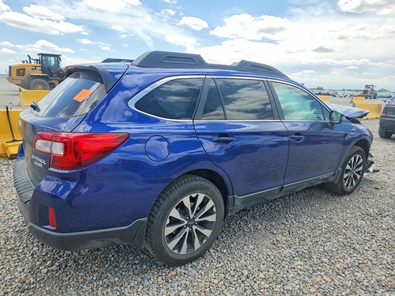 2015 SUBARU Outback