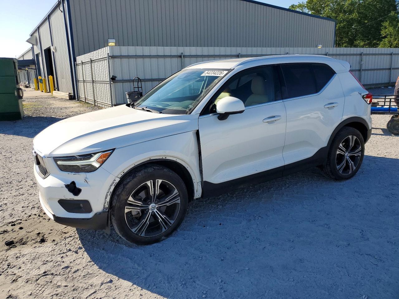 2020 VOLVO XC40