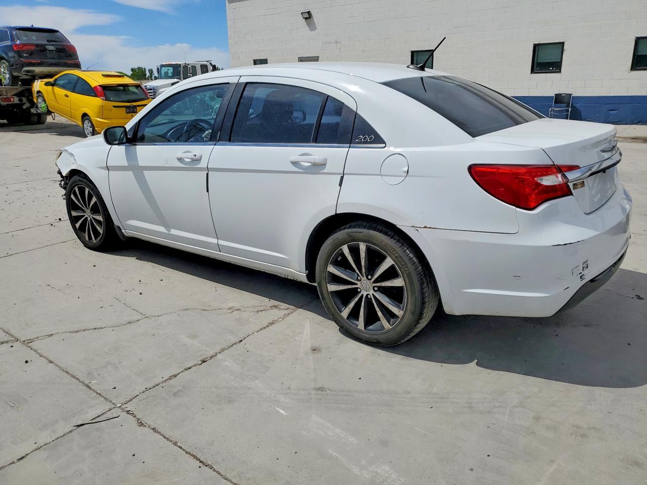 2013 CHRYSLER 200