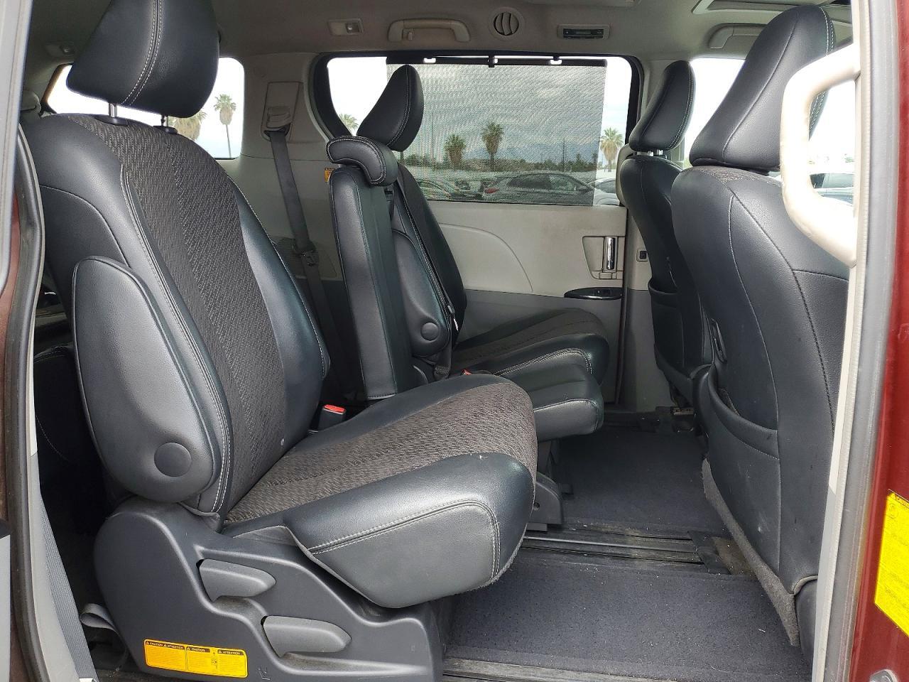 2013 TOYOTA SIENNA