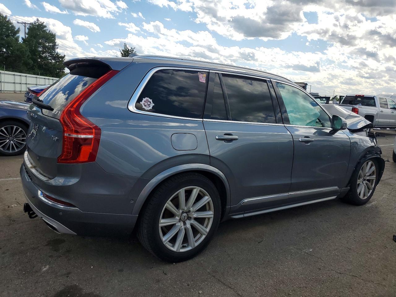 2016 VOLVO XC90