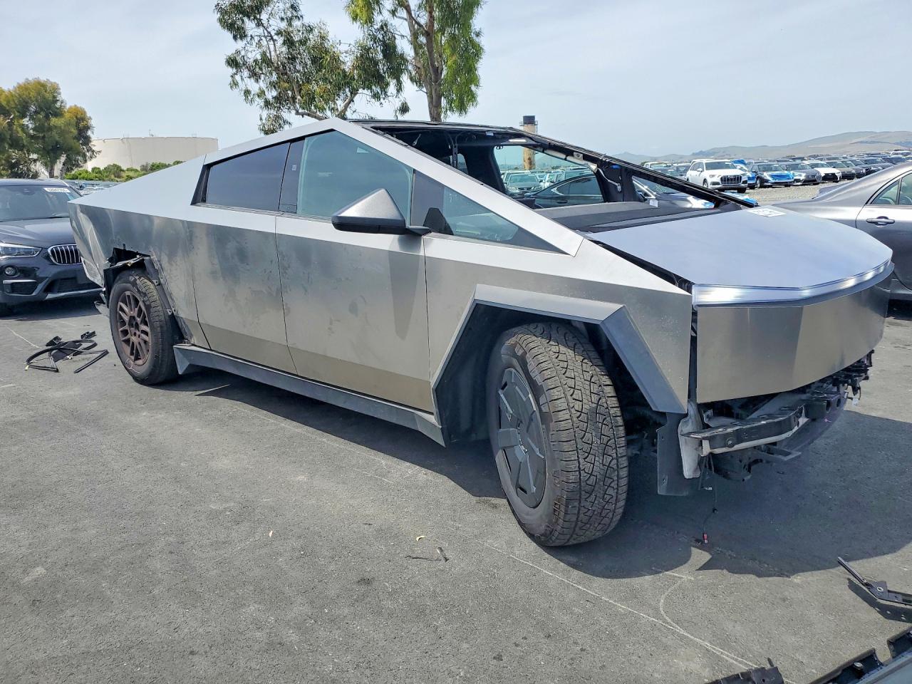 2024 TESLA Cybertruck