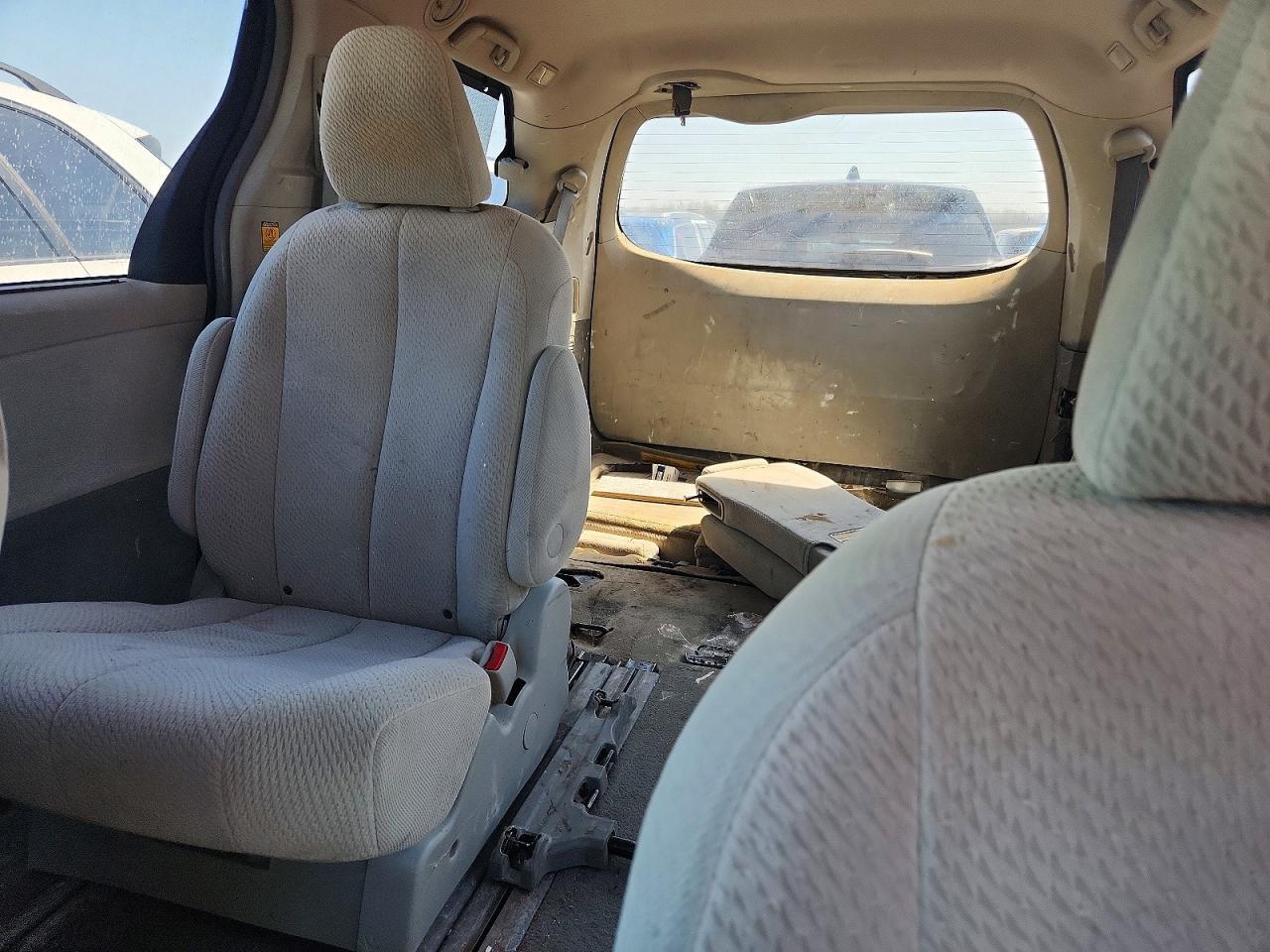 2012 TOYOTA SIENNA