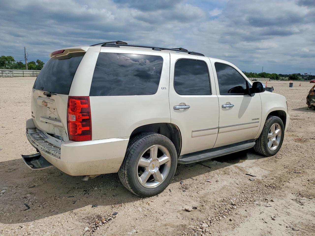 2011 CHEVROLET Tahoe